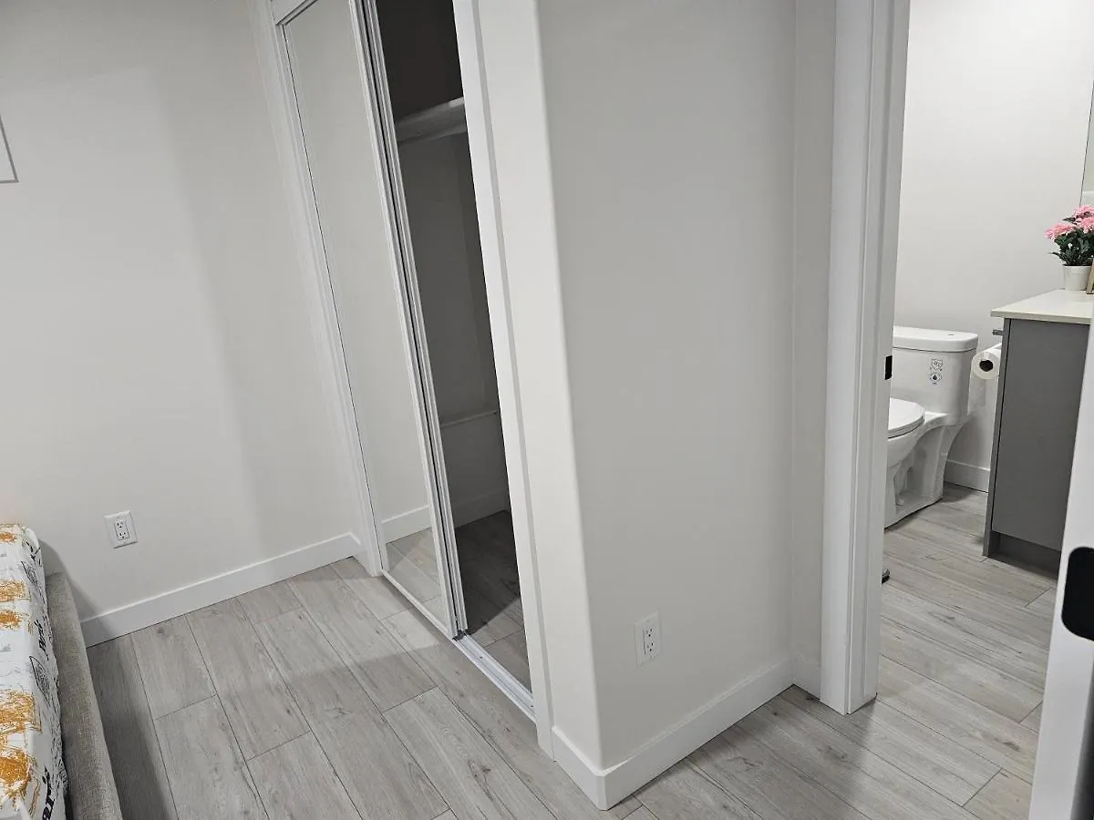 New Built House, Stay In Style Guest Suite, 2Bedroom, 2Bed, 2Bath Edmonton Holiday home