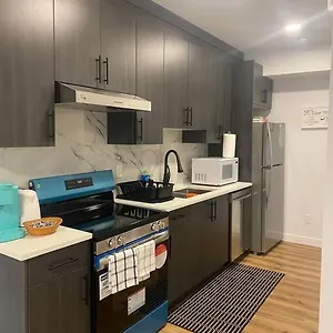Pebbles' Cozy 2bed Basement - Near Downtown Edmonton